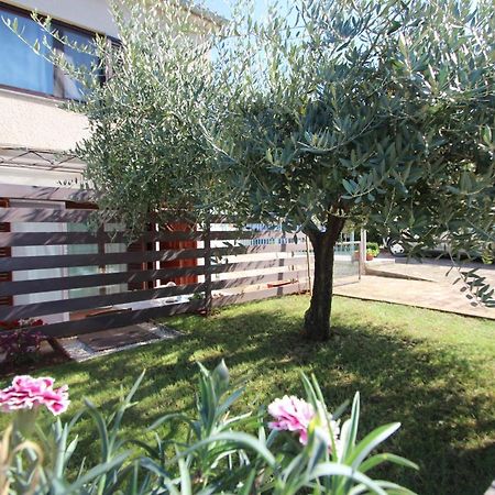 Apartment Luigi Porec Exterior photo