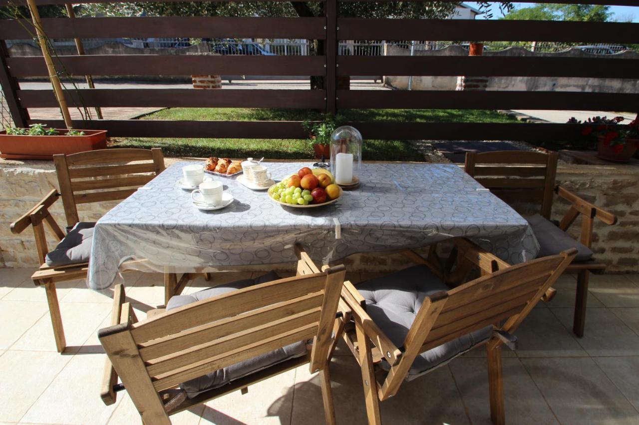 Apartment Luigi Porec Exterior photo